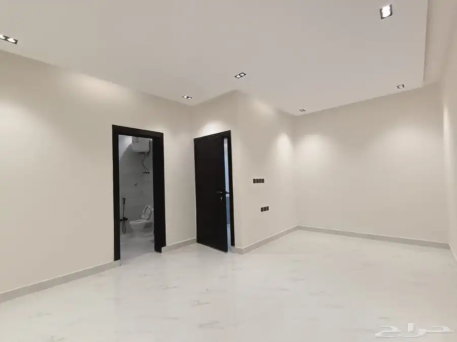 تاون هاوس ارضى حى الجنادرية مخطط غصون 18