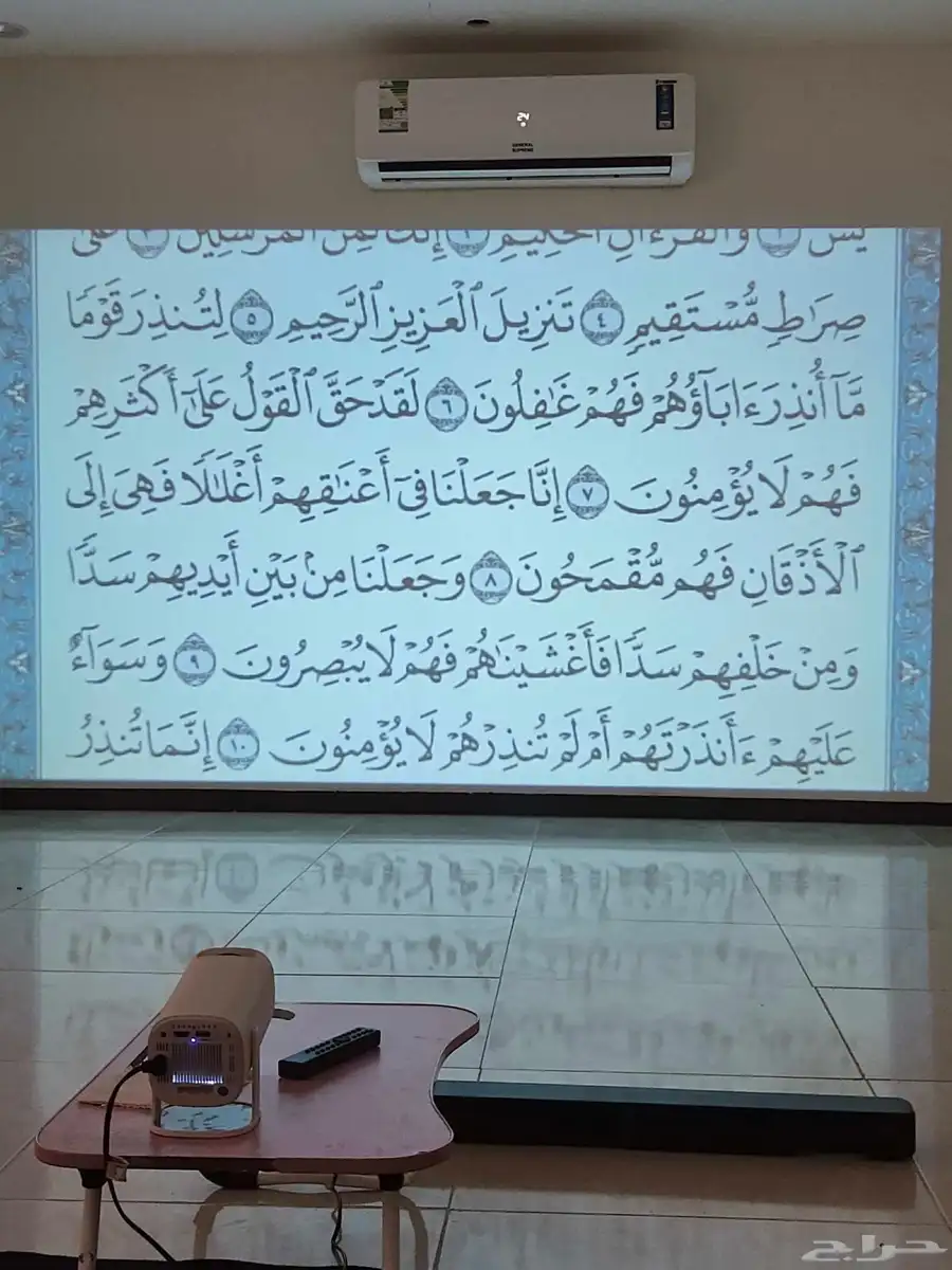 بروجكتر صغير.. ستاند للعرض للبروجكتر 0