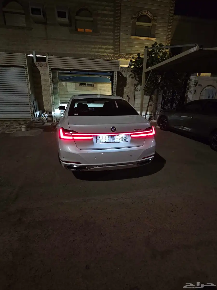بي ام دبليو 730Li مخزن 13