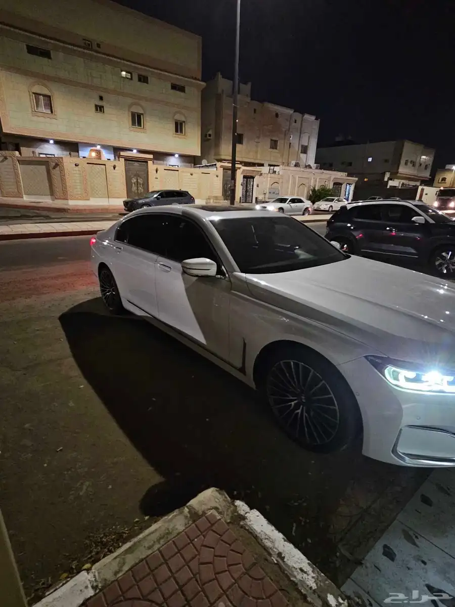 بي ام دبليو 730Li مخزن 17