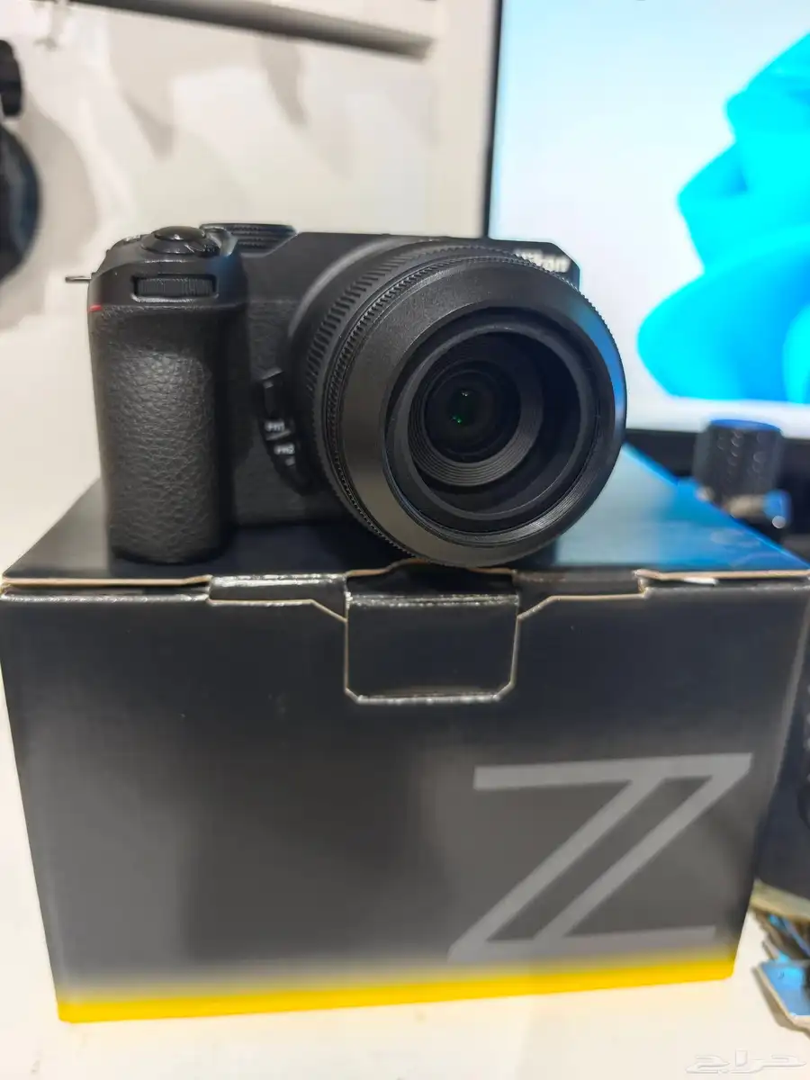 للبيع كيمرت نيكون Z30 مع عدسة Dx24 1.7 0