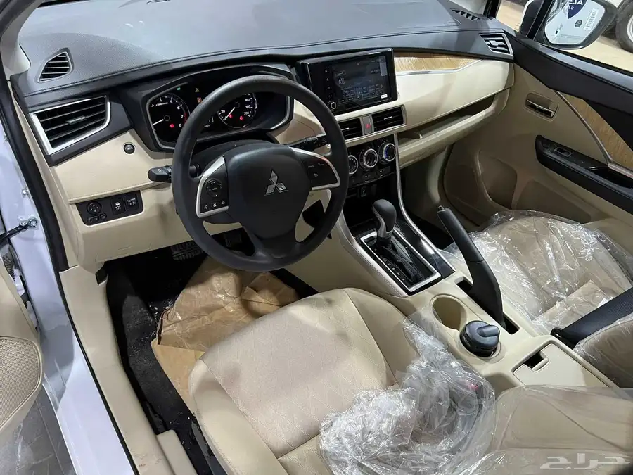 ميتسوبيشي اكسباندر 2025 12