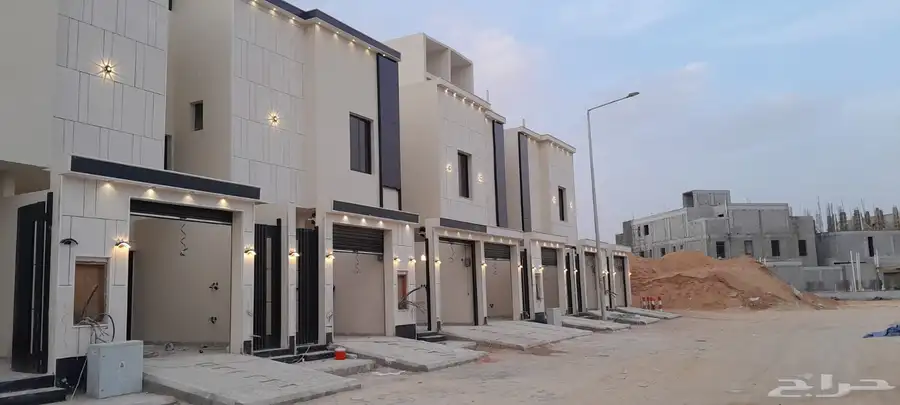 تاون هاوس ارضى حى الجنادرية مخطط غصون 1