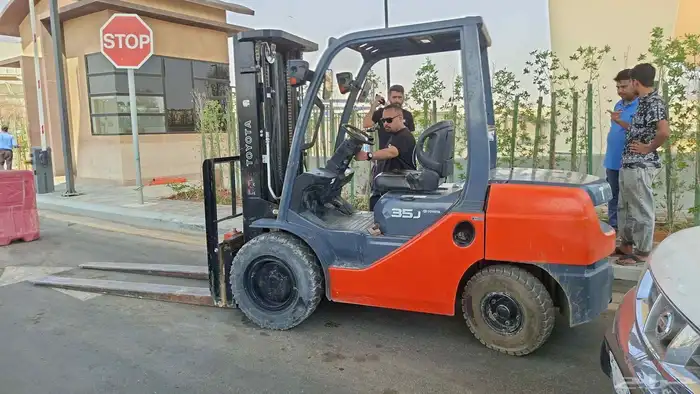 تأجير معدات ثقيله فوركلفت سطحه دينه ونش 1