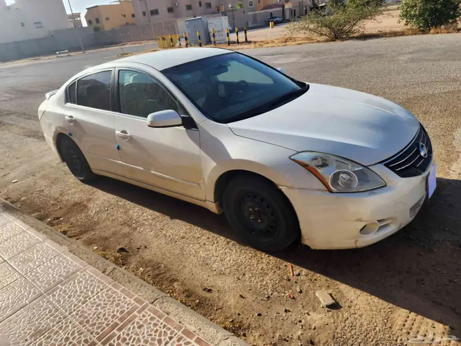 للبيع التيما 2010 ماشية 242000 كلم حالتة المحركات زينة 4