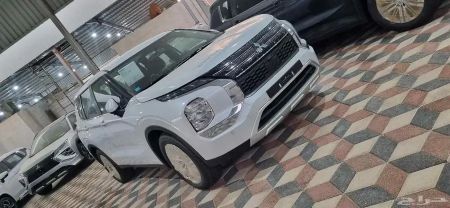 ميتسوبيشي اوتلاندر 2025نص فل 1