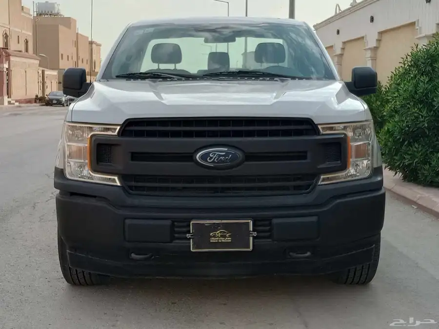 فورد ( 2018 ) f150 بدون دبل V6 بنزين نظيف بحالة ممتازة 4
