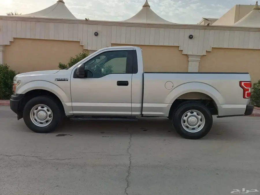 فورد ( 2018 ) f150 بدون دبل V6 بنزين نظيف بحالة ممتازة 6