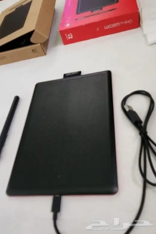 لوح رسم رقمي بدن شاشة من شركة Wacom اليابانية 3