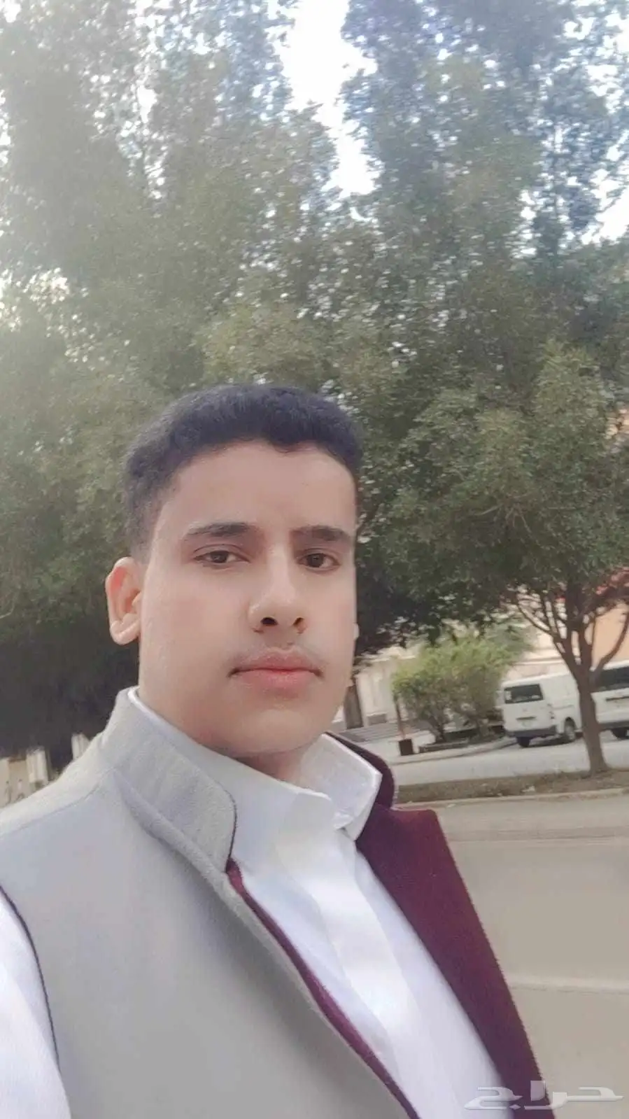 كاشير يمني أو سائق أو استقبال فنادق وشقق مفروشه 0