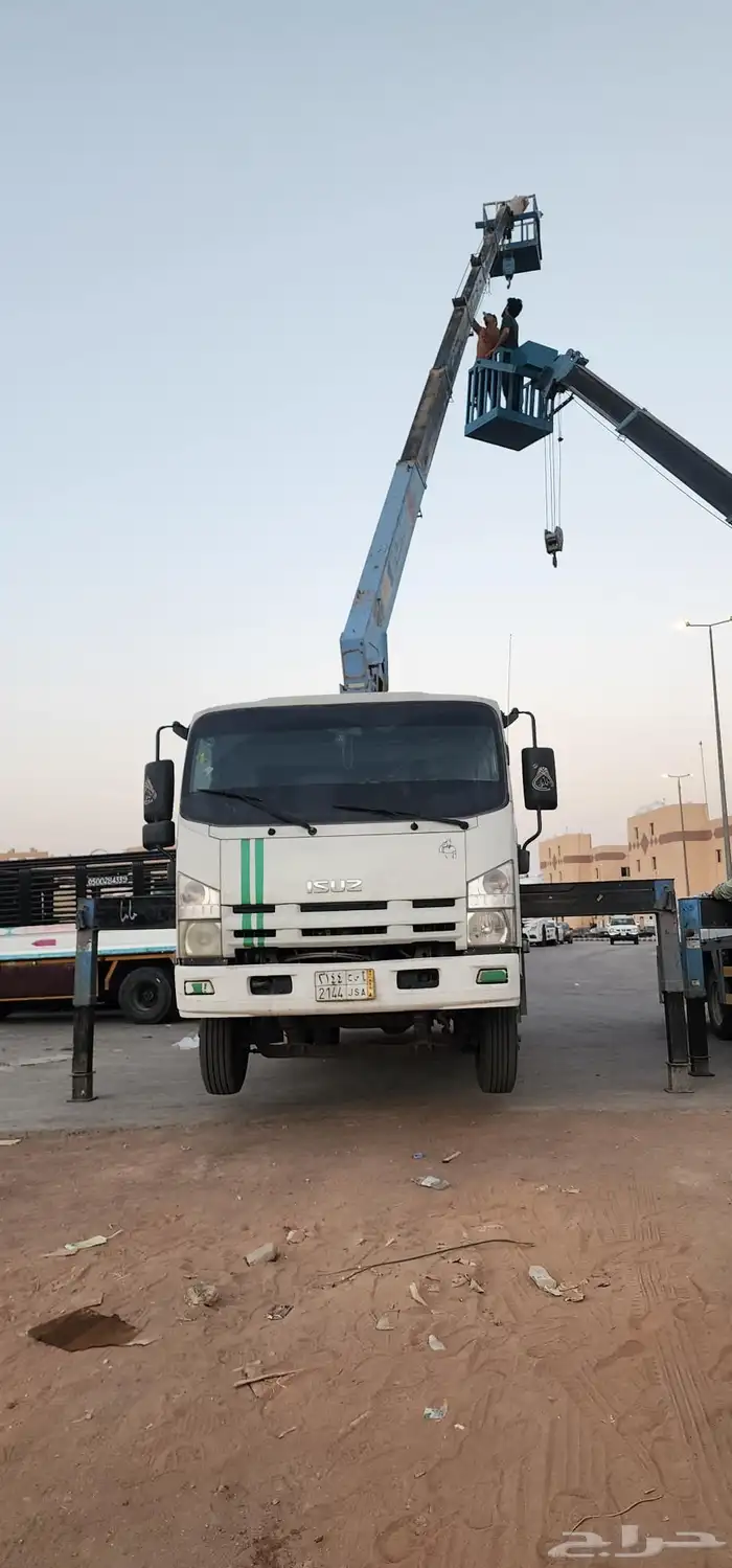 كرين للايجار الشهري واليومين نقل وتحميل داخل الرياض وخارج 0