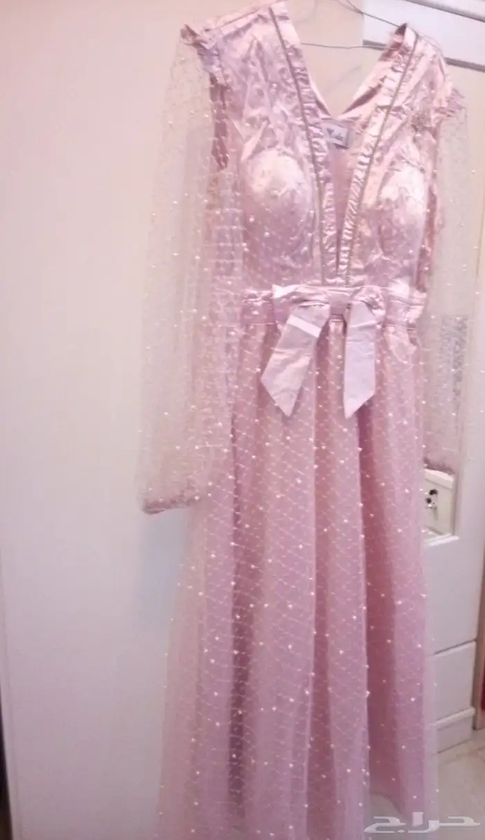 فستان سهره نسا  ي اللون وردي ب اكمام طويله وشفافه 1