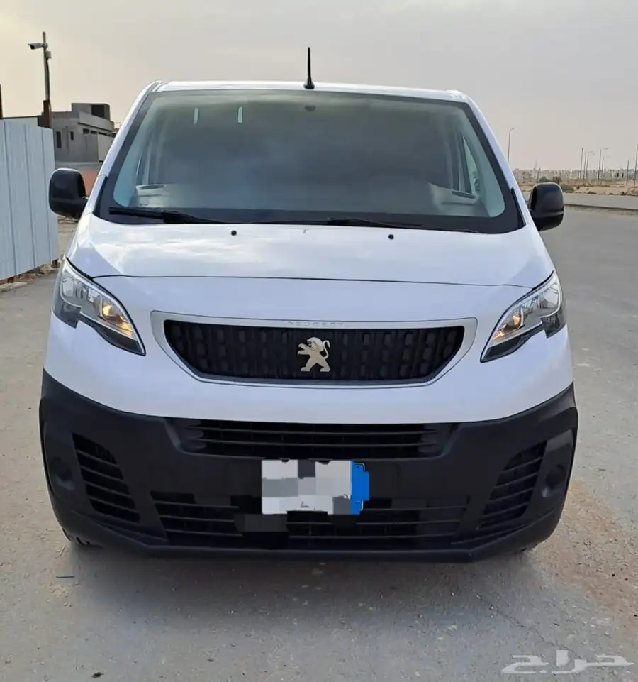 بيجو اكسبريت يتوفر عدد 15 0
