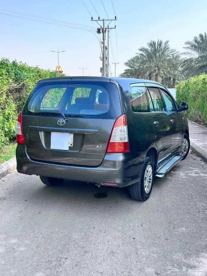 سيارة انوفا للايجار الشهري 1