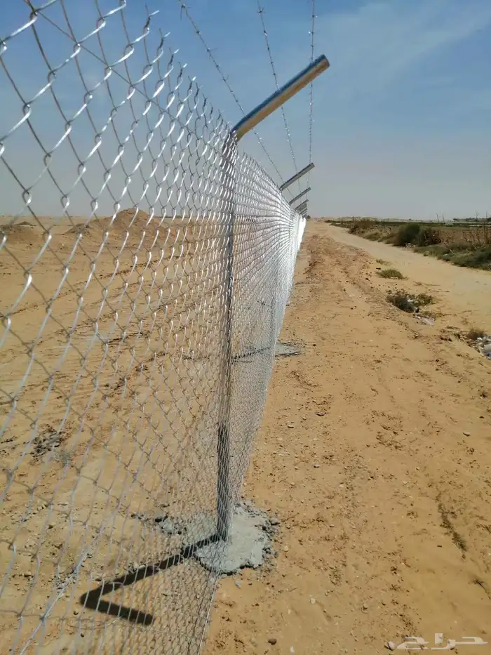 توريد نخيل وتنفيذ أعمال الشبك والسياج 0