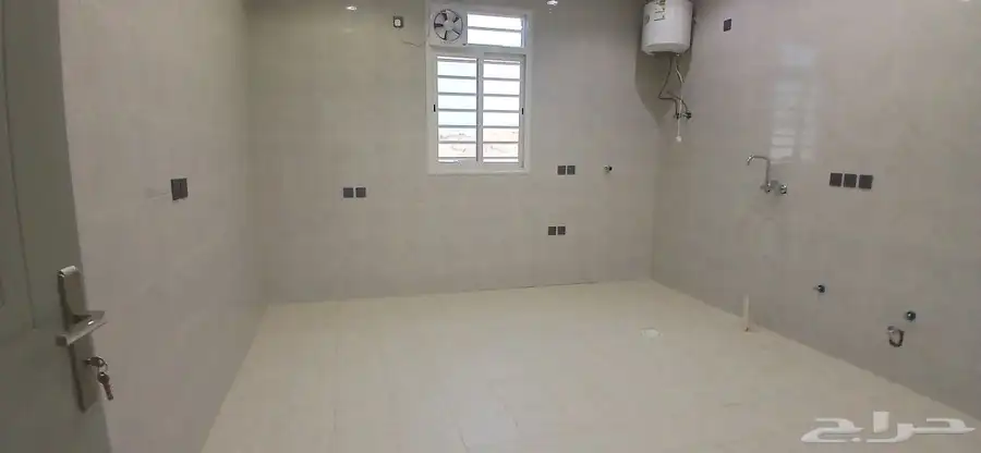 للبيع روف علوى مع ملحق بمدخل سياره من650 ألف حي النوربالخميس 12