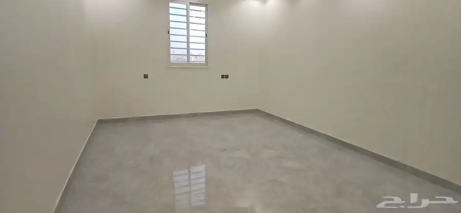 للبيع روف علوى مع ملحق بمدخل سياره من650 ألف حي النوربالخميس 20