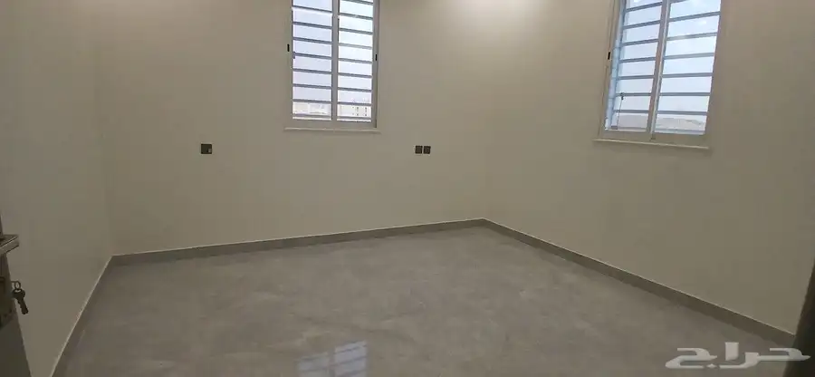 للبيع روف علوى مع ملحق بمدخل سياره من650 ألف حي النوربالخميس 21