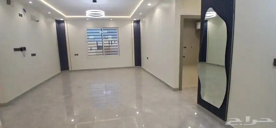للبيع روف علوى مع ملحق بمدخل سياره من650 ألف حي النوربالخميس 10
