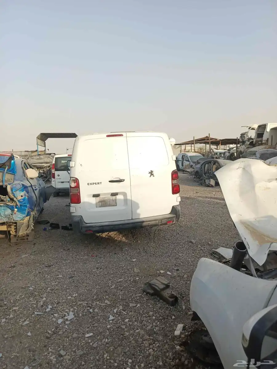 قطع غيار بيجو تشليح مستعمل 4