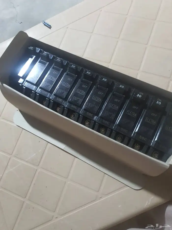مفاتيح قاطع كهرباء 1
