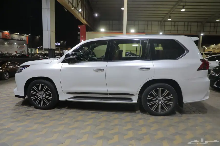 جيب لكزس LX570 S موديل 2021 8