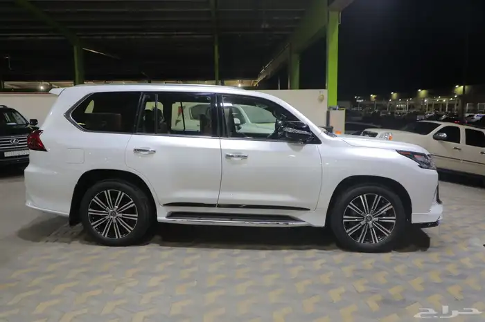 جيب لكزس LX570 S موديل 2021 3