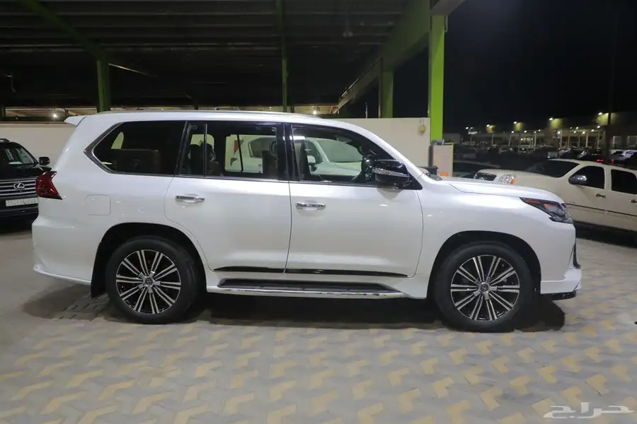 جيب لكزس LX570 S موديل 2021 3