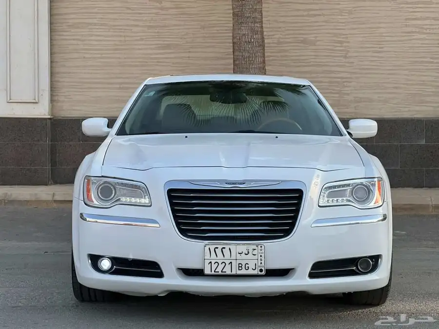 كرايزلر 2014 8 سلندر 5.7 فل كامل للبيع 4