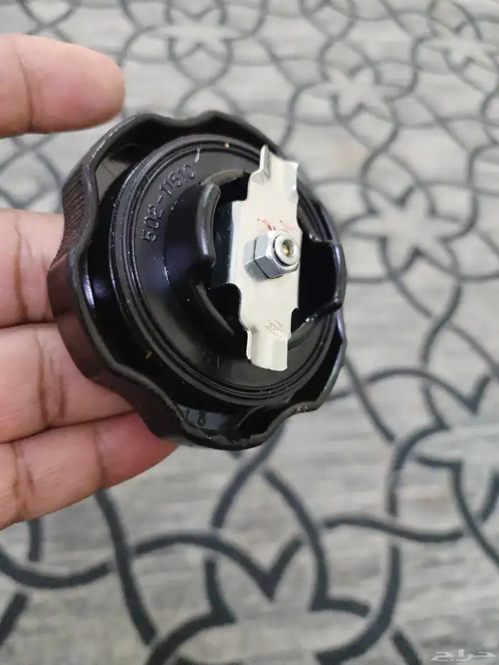 للبيع طرمبة مستعملة وغطاء مكينة زيت وطبلون 3 قطع مستعملة 1