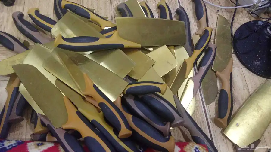 اضاءة خارجه لجدار المنزل للون أسود والبيض  وسكين مطبخ 5