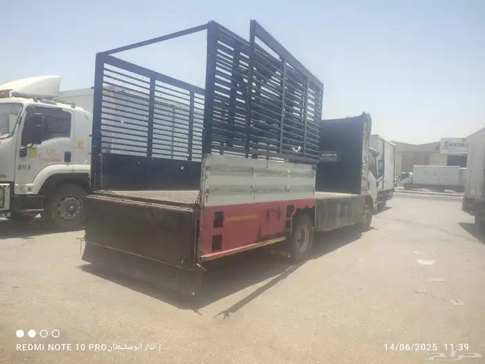 لوري سته متر ونص في الرياض لنقل البضائع والعفش ولاثاث 1