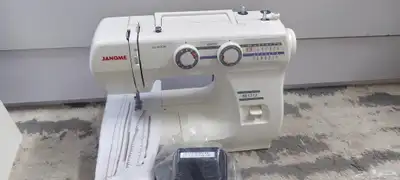 مكينة خياطة و تطريز جانومي شبه جديدة 2