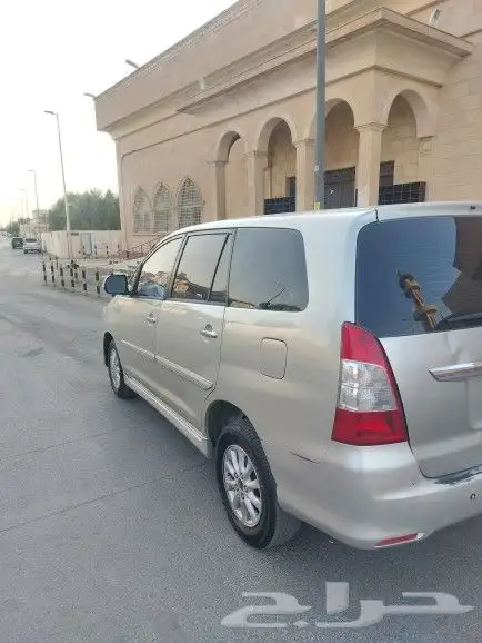 تويوتا انوفا فاعن موديل 2013 5