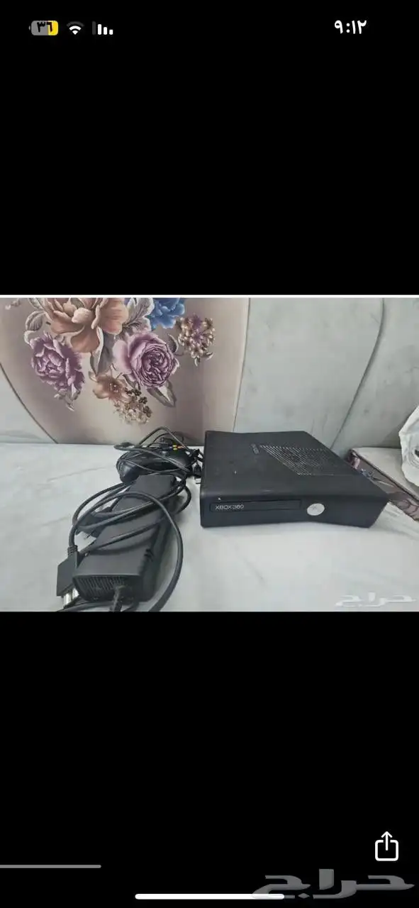 اكس بوكس 360للبيع مهكر نضيف فيه 8العاب 1