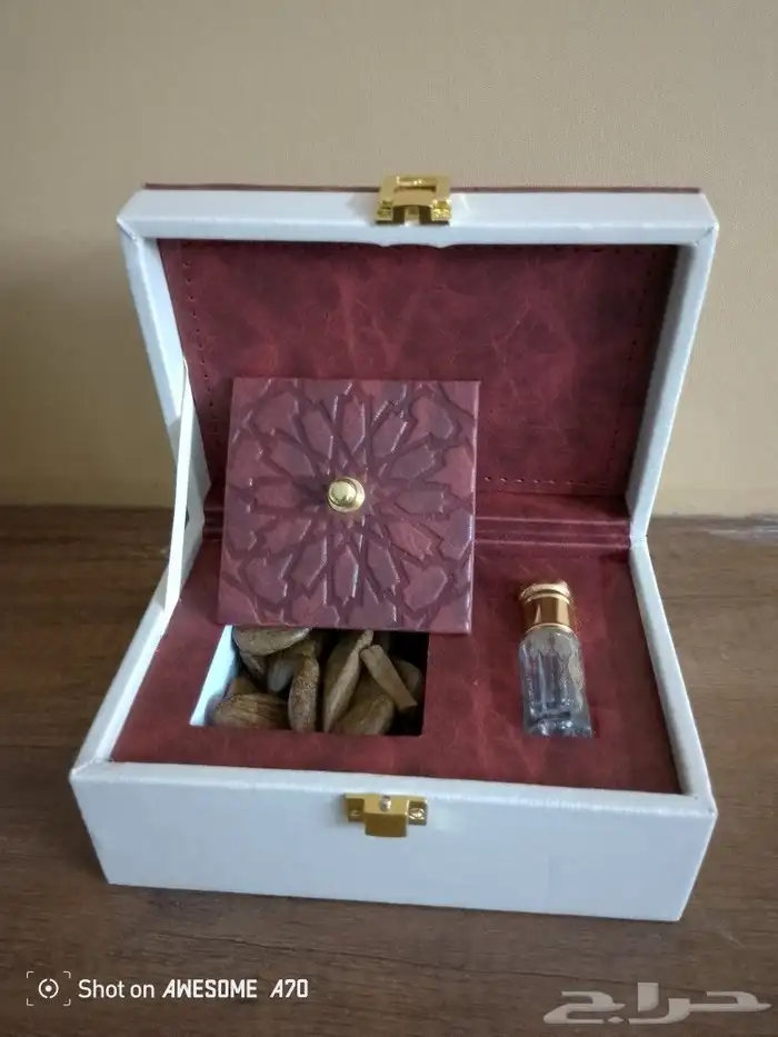 عود ودهن عود معتق وشنط جلد ابطالي فخمة ومباخر حائلية 8
