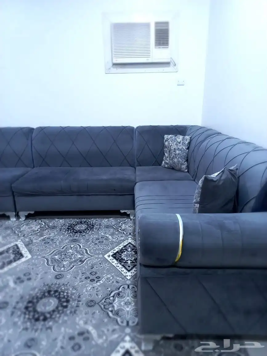 مجلس كنب شبه جديد مافيه ولا كسر ولا عيب للبيع 1