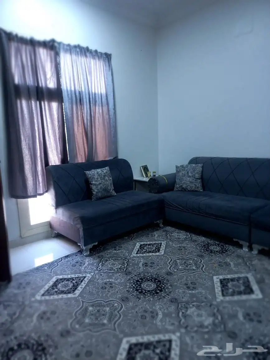 مجلس كنب شبه جديد مافيه ولا كسر ولا عيب للبيع 2