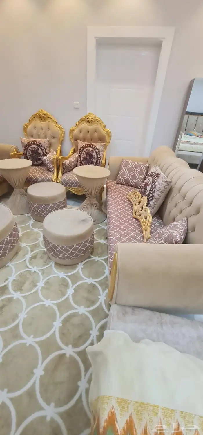 كنب . ثلاجه . غاز 2