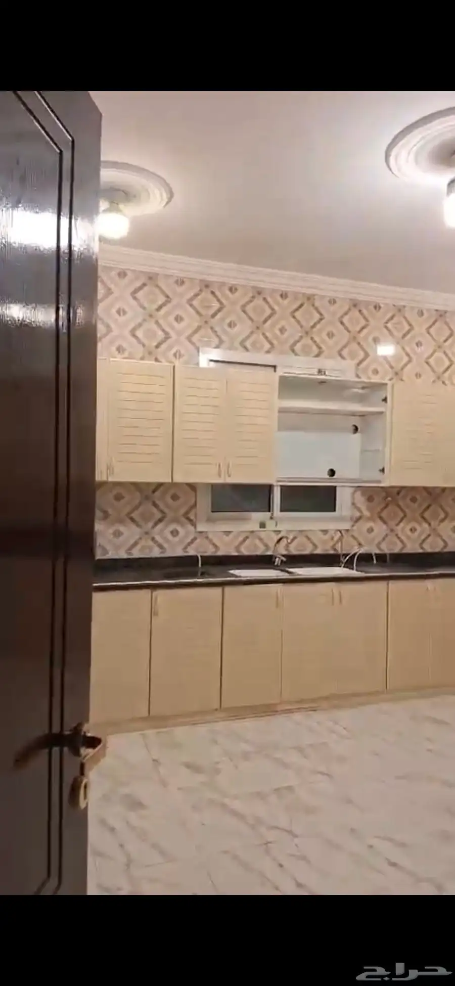 فيلا للايجار درج داخلي مطبخ راكب 5