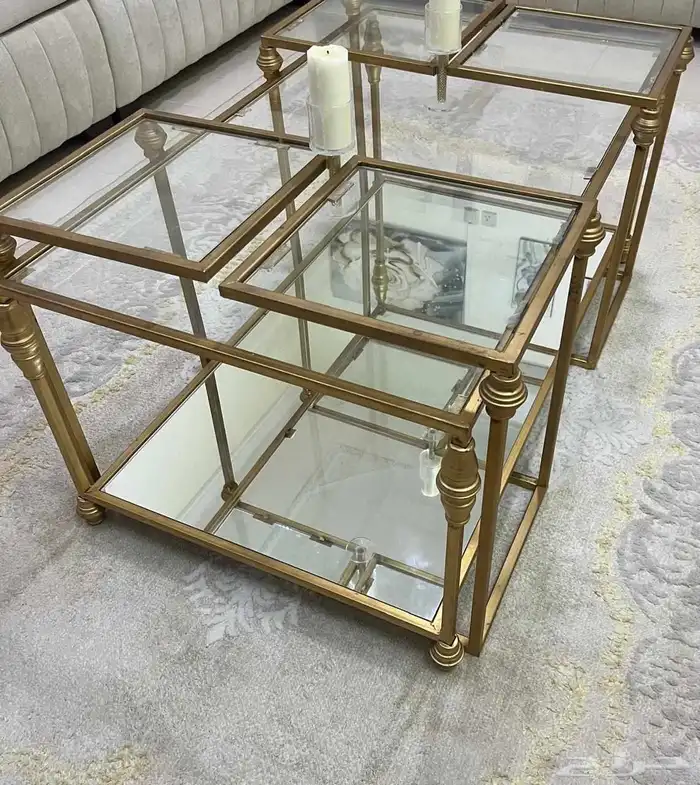 طاولة بلون ذهبي 3