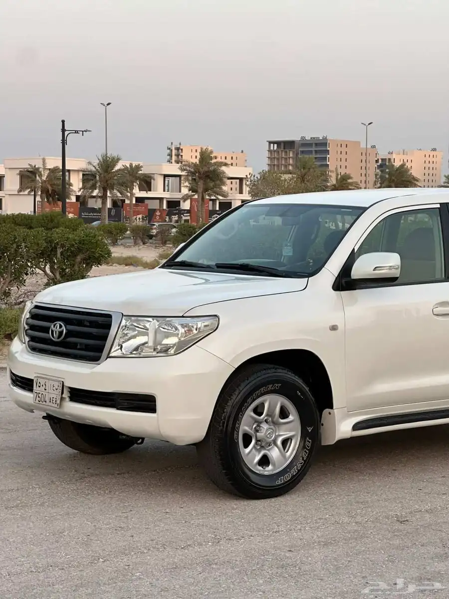 تايوتا لاندكروزر مديل 2011 GX 12