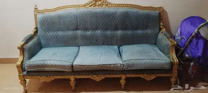 للبيع . غرفة و عدد 2 كنبة و2 كرسي جلوس 3