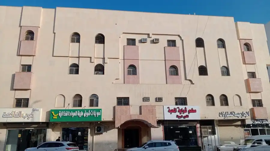 محل في موقع مميز للايجار 0