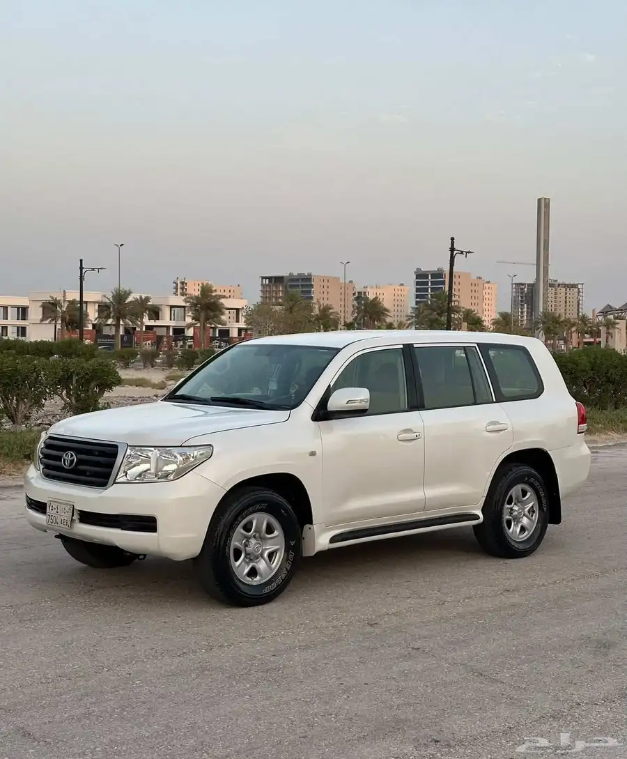 تايوتا لاندكروزر مديل 2011 GX 13