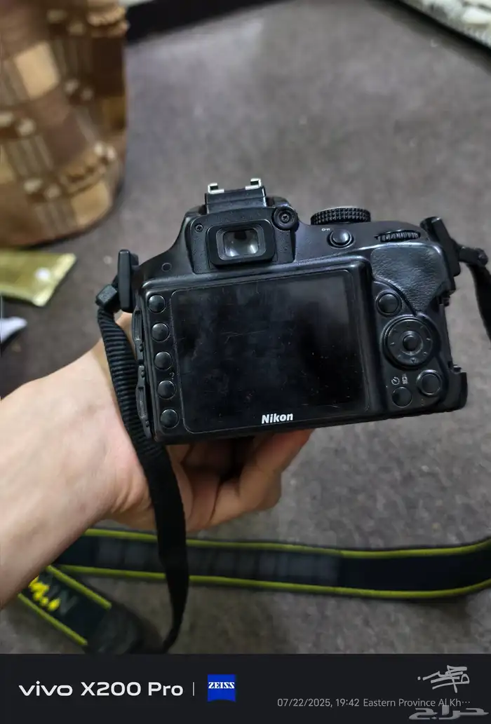 كاميرا Nikon D3300 أصلية بحالة ممتازة  مع الملحقات 5