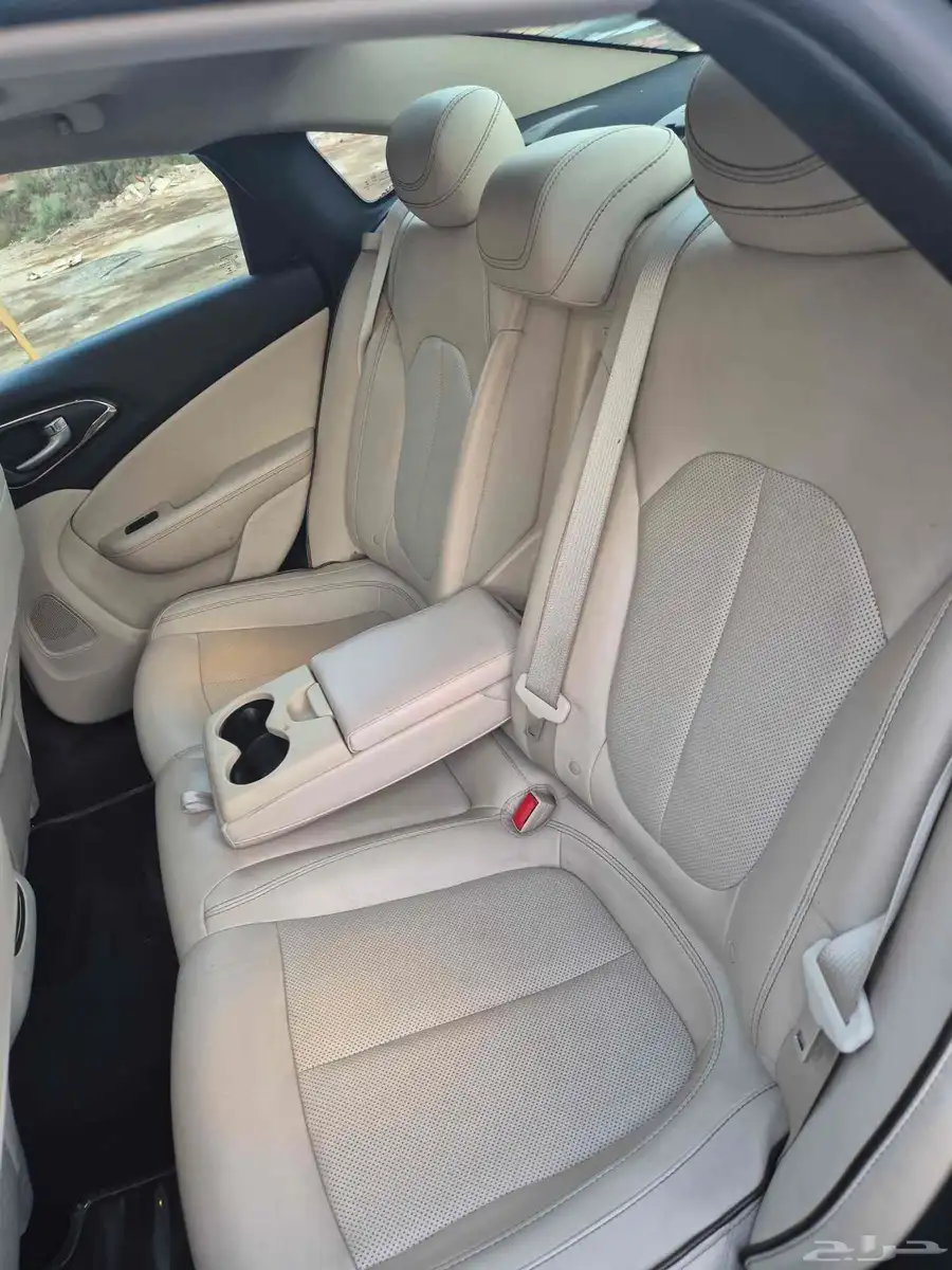 كرايزلر C200 مستعملة قير اوتوماتيك بنزين 8