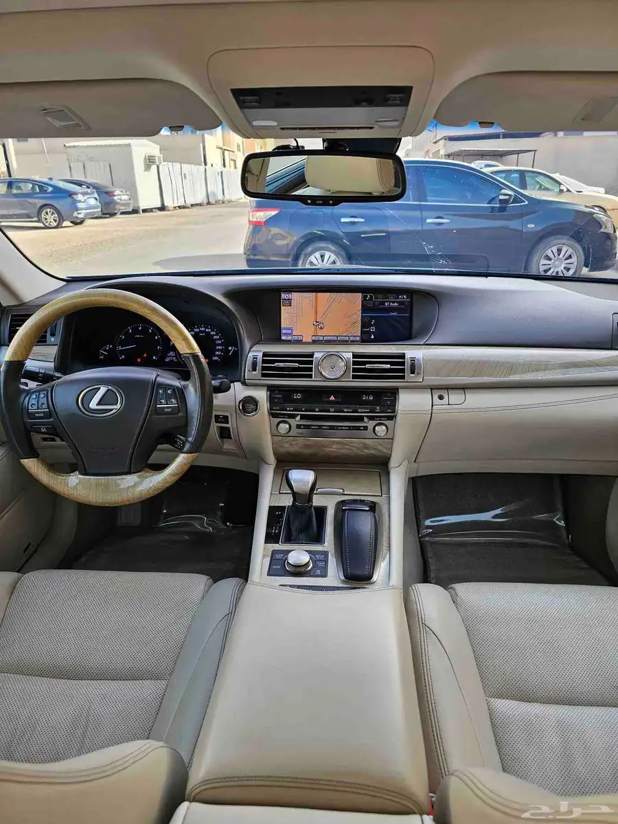 لكزس LS460L موديل 2014 ممشي قليل 9