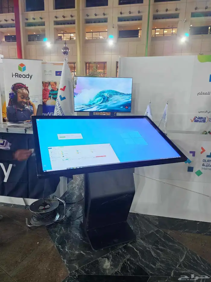 تلفزيون للايجار مع ستاند متنقل 0