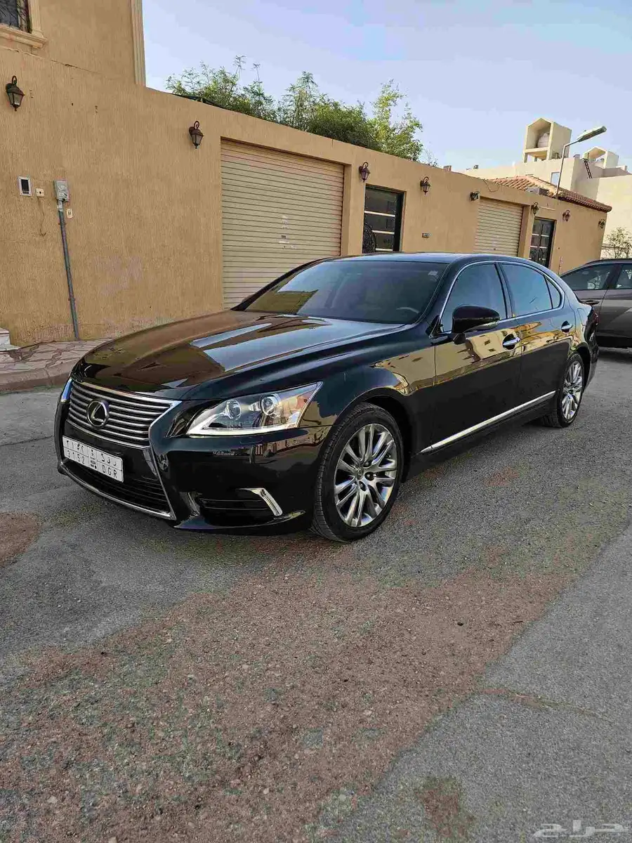 لكزس LS460L موديل 2014 ممشي قليل 2